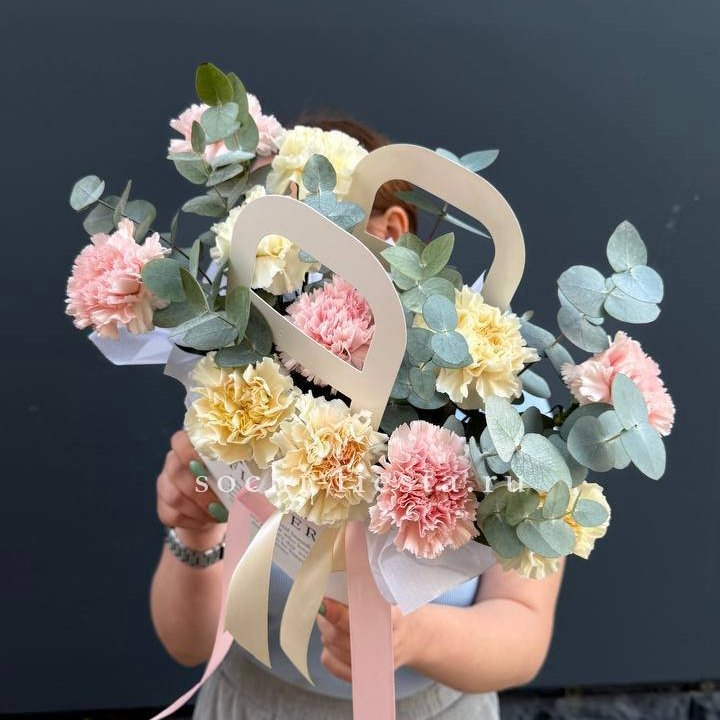 Сумочка из диантусов в Петрозаводске