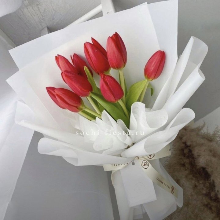 Букет красных тюльпанов в Петрозаводске