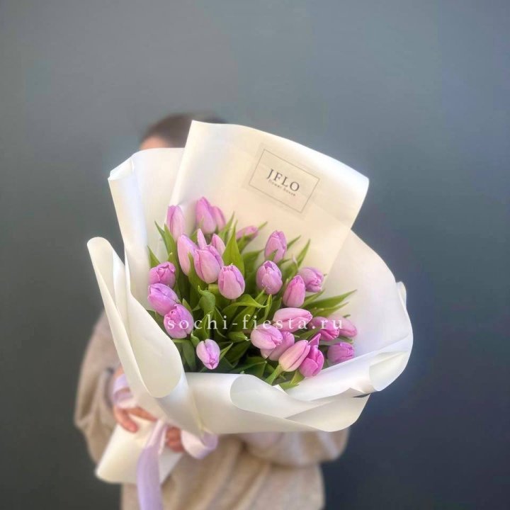 25 сиреневых тюльпанов в Петрозаводске