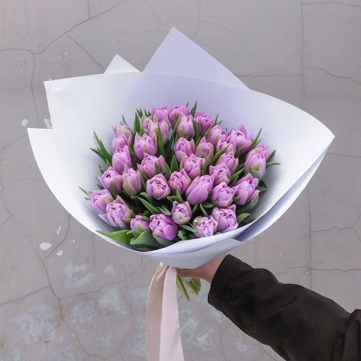 35 сиреневых тюльпанов в Петрозаводске