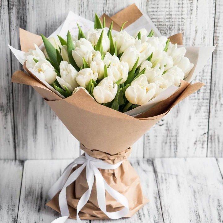 25 белых тюльпанов в Петрозаводске