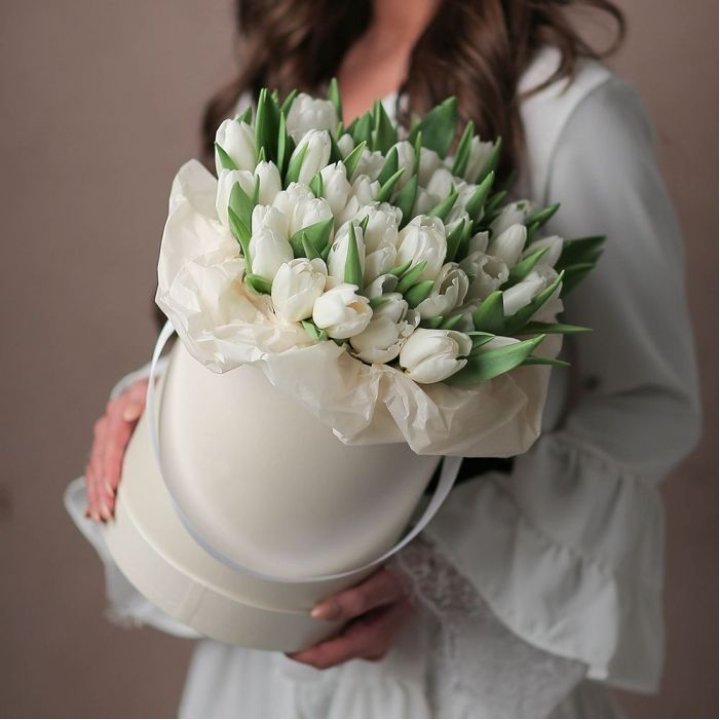 Тюльпаны в цилиндре  в Петрозаводске